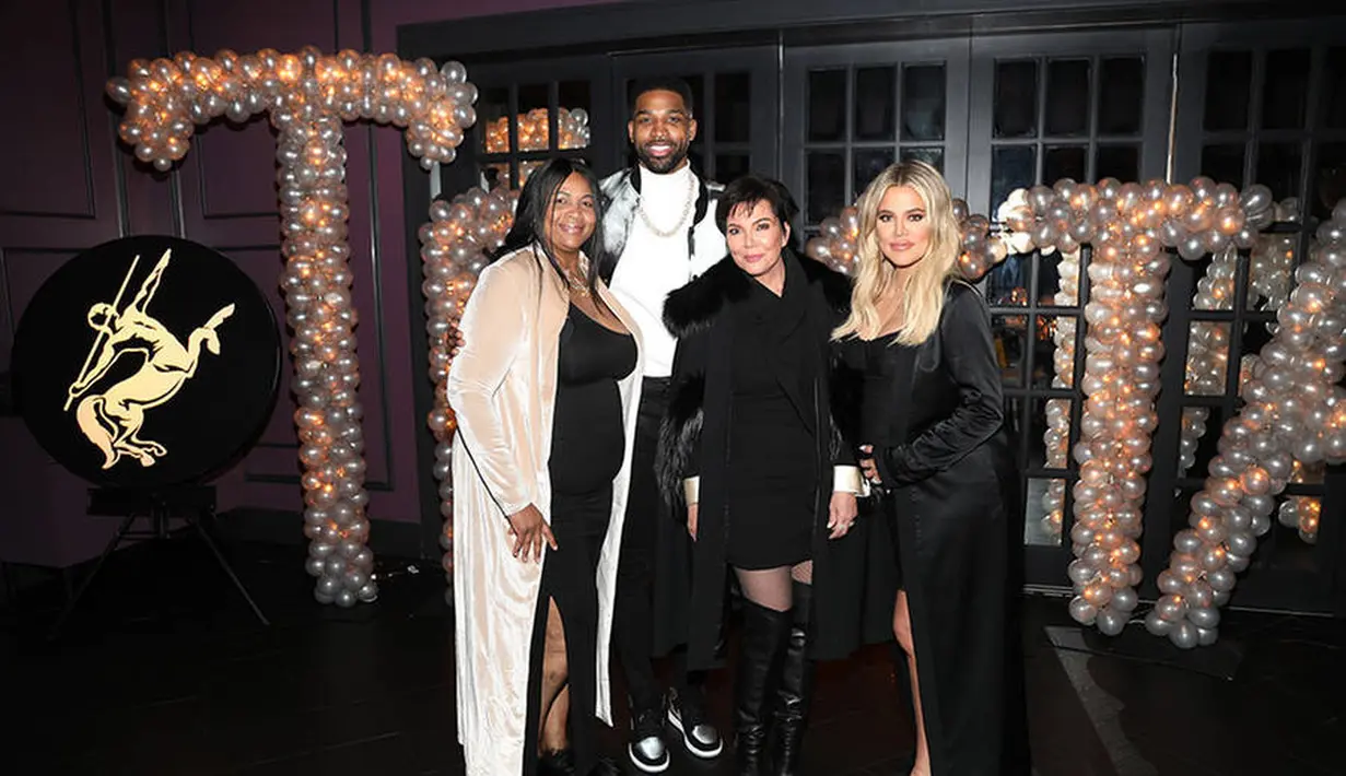 Sumber mengatakan bahwa keluarga menginginkan Khloe untuk move on. (Jerritt Clark/E! News)