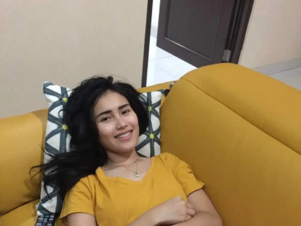 Pamer Paha Mulus Ayu Ting Ting, Ibunda Diserang Haters - ShowBiz  Liputan6.com