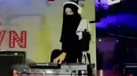 Video DJ berhijab hitam ramai diperbincangkan di Instagram dan Youtube.