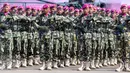 Prajurit TNI AL mengikuti upacara perayaan Hari Korps Marinir TNI AL yang ke-70 di Markas Marinir Cilandak, Jakarta Selatan, (15/11/2015). Pada dirgahayunya kali ini mengusung tema 'Kuat Bersama Rakyat Berkarakter Maritim'. (Liputan6.com/Helmi Afandi)
