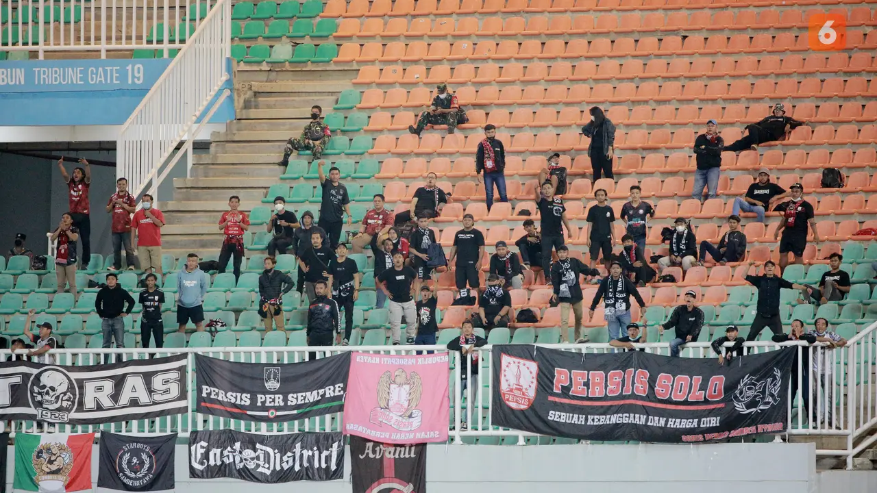 Foto: Melihat Uji Coba Kehadiran Suporter di Liga 2 Saat Persis Solo Vs Rans Cilegon FC