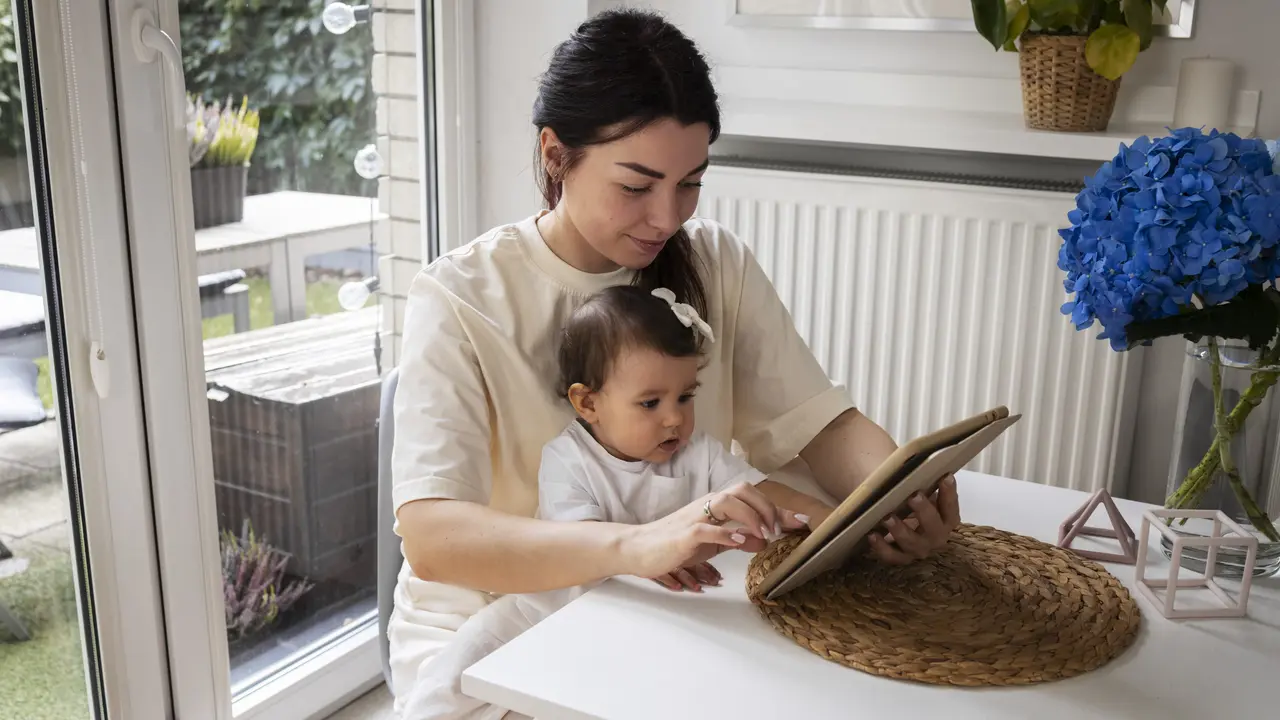 4 Gaya Parenting yang Dipercaya Bisa Meningkatkan Kecerdasan Anak (photo by freepik.com)