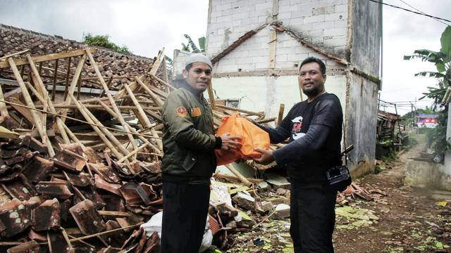 Tim Permata Sanny Peduli