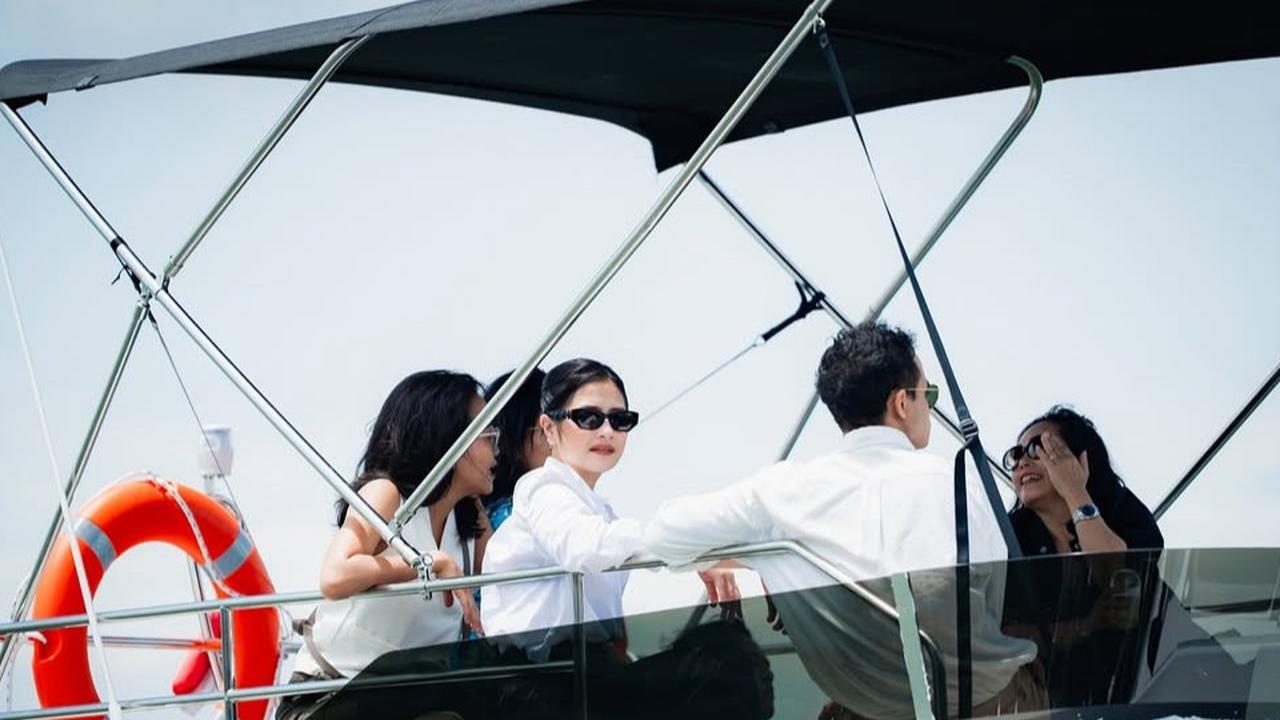 5 Potret Yacht Prilly Latuconsina dan Kevin Sanjaya, Mewah Elegan dan Siap Berikan Pelayanan Terbaik saat Berlayar