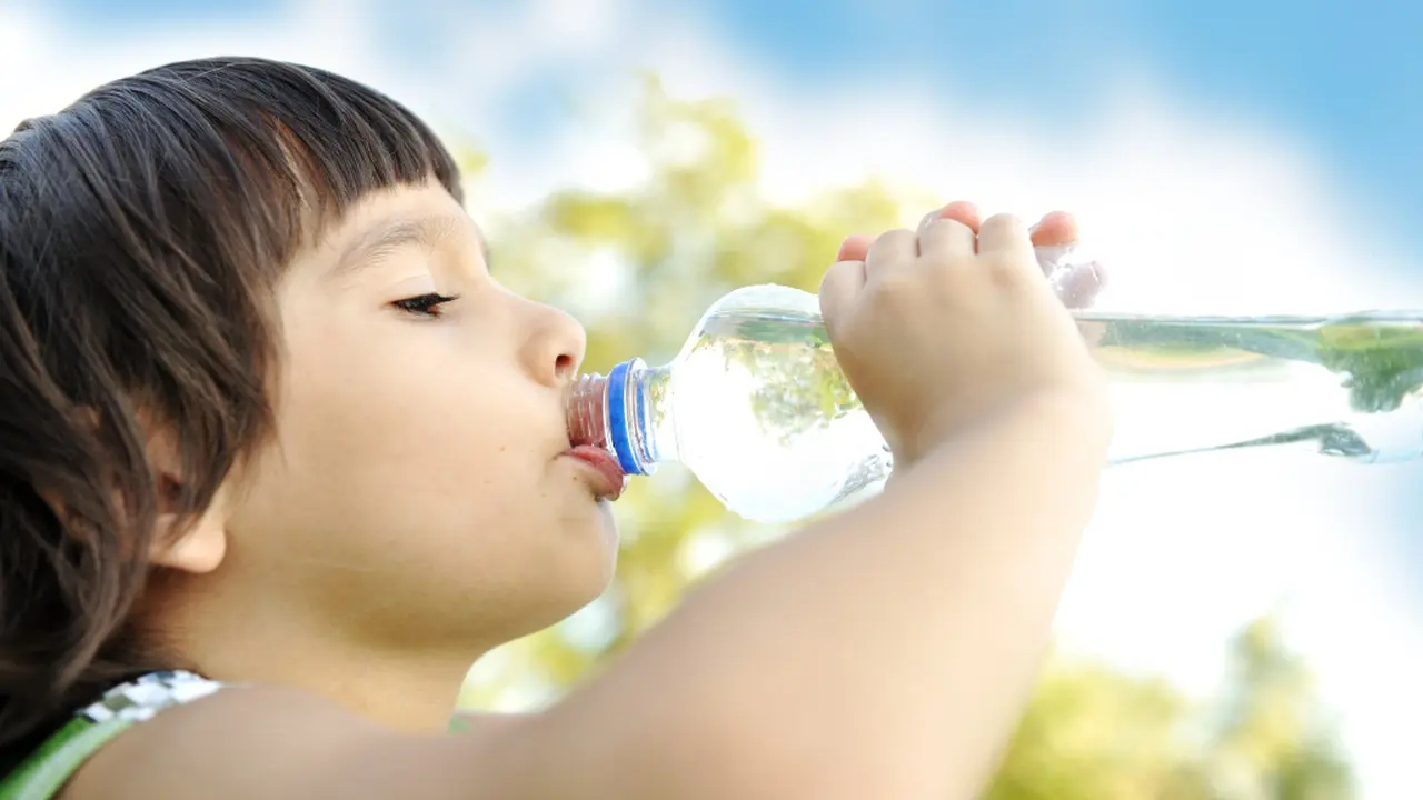 4 Cara Lindungi si Kecil dari Dehidrasi