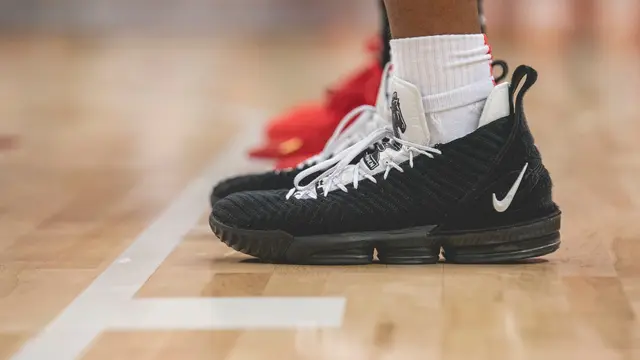 Sepatu Basket
