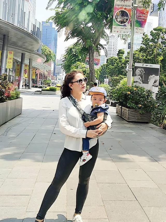 Potret Manis Vicky Shu Bersama Baby Abimanyu (sumber: instagram/@vickyshu)