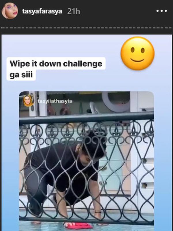 Tasya Farasya sedang mengepel saat hamil tua. (Instagram @tasyafarasya via KapanLagi)