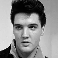 Raja Rock 'n Roll Elvis Presley mengaku pada masa kecilnya pernah bertemu dengan 'makhluk bercahaya dari planet biru'. Makhluk tersebut menunjukkan gambar dirinya di masa depan sebagai bintang panggung terkenal. (Fanpop)