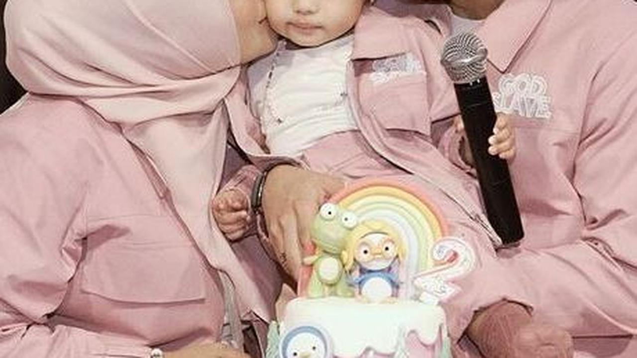 Di ulang tahun ke-2 ini keluarga berharap yang terbaik untuk Ameena. Mereka menyebut bayi lucu ini sebagai sumber kebahagiaan.