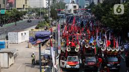 Dalam aksinya mereka menuntut Pembatalan dan Pencabutan Omnibus Law Undang-undang Nomor 6 tahun 2023 tentang Cipta Kerja, karena telah terbukti berdampak buruk bagi rakyat. (Liputan6.com/Johan Tallo)