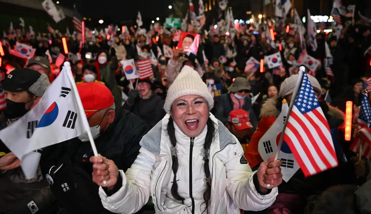 Terkait pemakzulan Yoon Suk Yeol, Mahkamah Konstitusi Korea Selatan diperkirakan akan memutuskan dalam beberapa hari ke depan apakah akan memulihkan perannya atau memberhentikannya. (Jung Yeon-je/AFP)