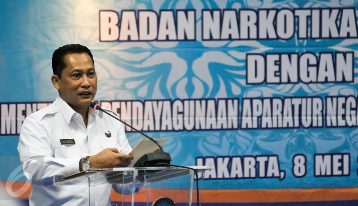 Kepala BNN, Budi Waseso memberikan sambutan saat penandatanganan Nota Kesepahaman di Kantor BNN, Cawang, Jakarta, Senin (8/5). Buwas berharap upaya kedua pihak dapat mempengaruhi sikap positif dan kinerja yang lebih produktif. (Liputan6.com/Yoppy Renato)