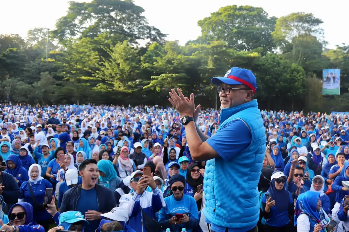 Ketua Umum (Ketum) Partai Amanat Nasional (PAN) melakukan giat Senam Sehat Birukan Langit Indonesia di Lapangan Sempur Kota Bogor, Sabtu (14/1/2023), pagi.