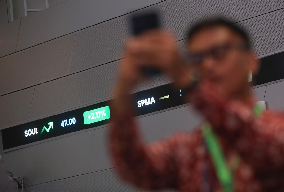 Menkeu Sri Mulyani buka perdagangan bursa tahun 2025