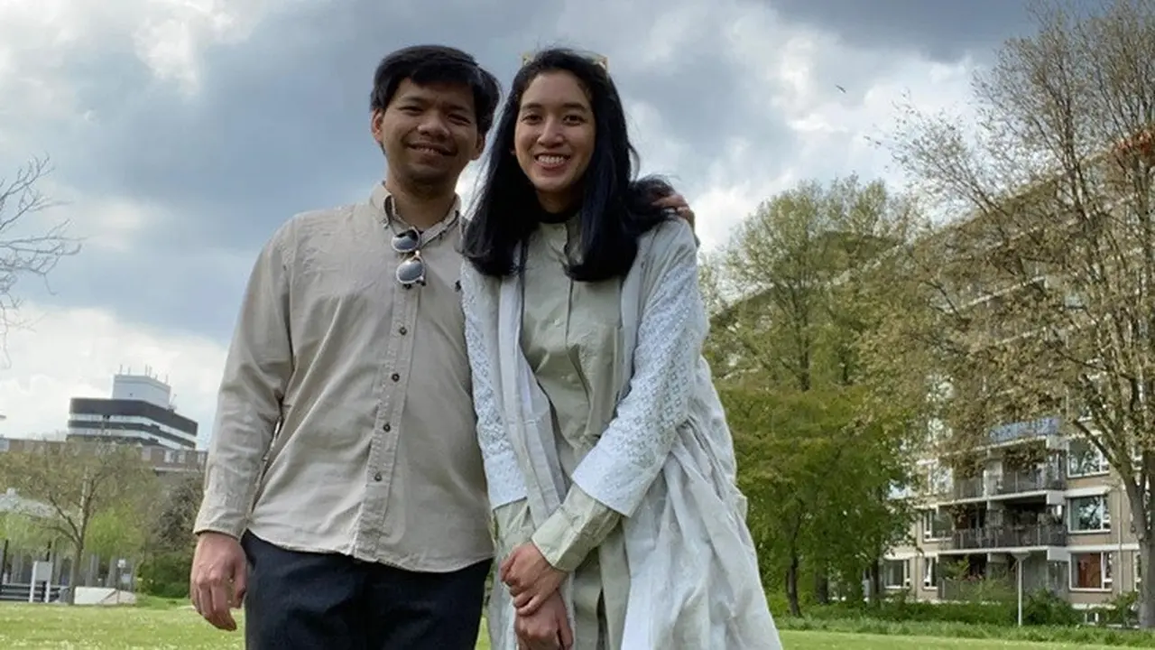 Panji dan istri sepulangnya dari salat Idul Fitri di Mescidi-Aksa (Masjid Turki) di Wegenstraat, dekat Den Haag Centrum pada 11 Mei 2021.