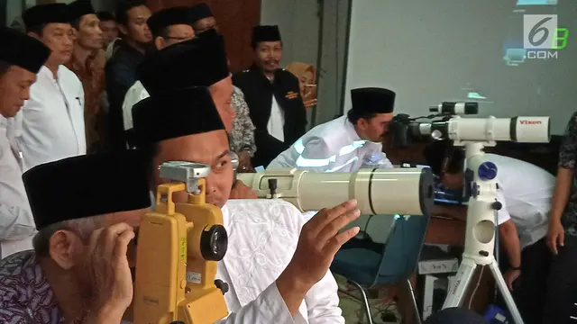 Memantau Hilal dari Menara  Al- Husna Semarang