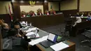 Tim kuasa hukum memberi keterangan saat sidang lanjutan kasus korupsi pengadaan alat kesehatan Rumah Sakit di Pengadilan Tipikor, Jakarta, Rabu (12/4). JPU menghadirkan sembilan saksi. (Liputan6.com/Helmi Afandi)