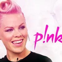 Sempat jadi member grup vokal, Pink justru sukses besar sebagai solois. (Foto: cashboxmagazine)