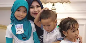 Zaskia Adya Mecca kini tengah mengandung anak keempat. Usia kandungan yang telah menginjak enam bulan itu, ia mengaku masih merasakan panik jelang proses kelahiran. (Instagram/zaskiadyamecca)