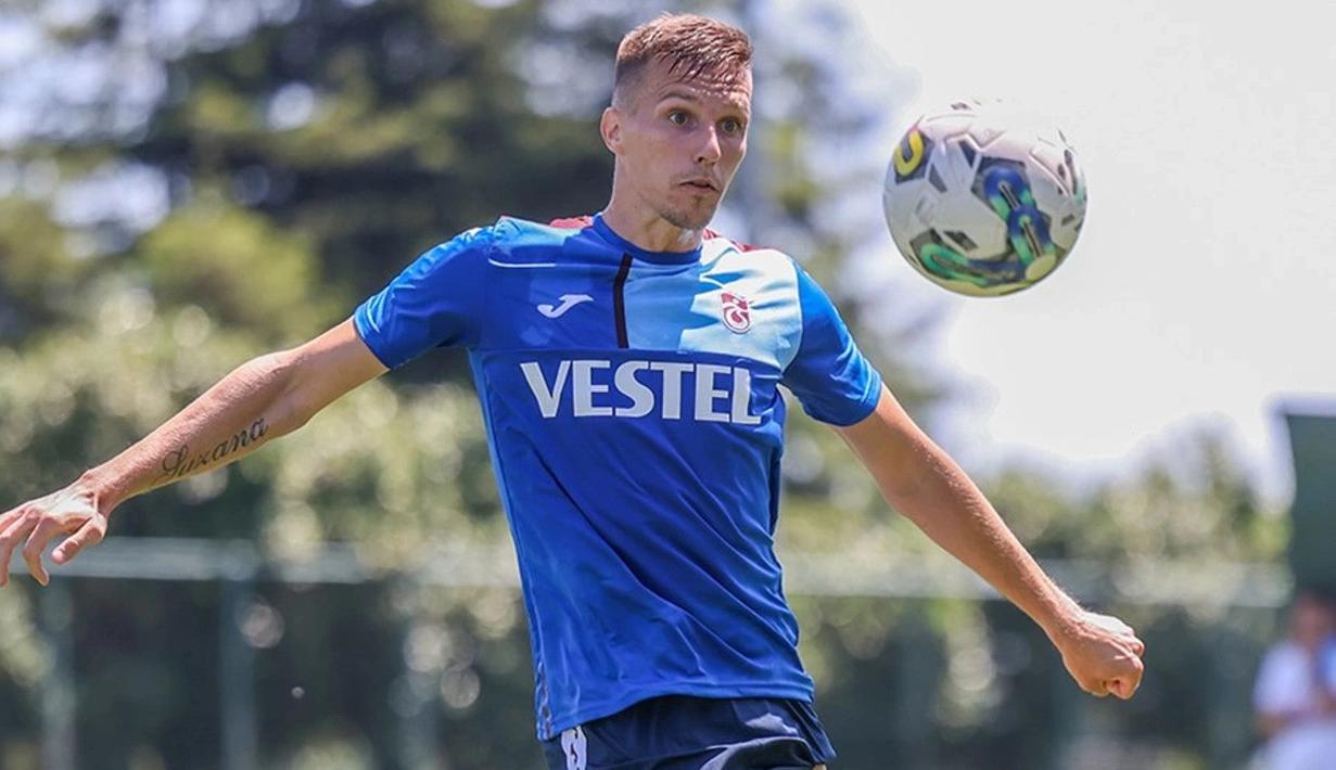 Hanya setengah musim membela Southampton yang akhirnya terdegradasi ke Championship, Mislav Orsic hijrah ke Trabzonspor pada awal musim 2023/2024. Klub Turki tersebut mengontraknya selama dua tahun hingga 30 Juni 2025 dengan biaya hanya 2,4 juta euro. (trabzonspor.org.tr/en)