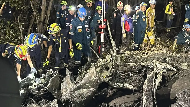 Kecelakaan pesawat jatuh di Chachoengsao, Thailand. (AP)