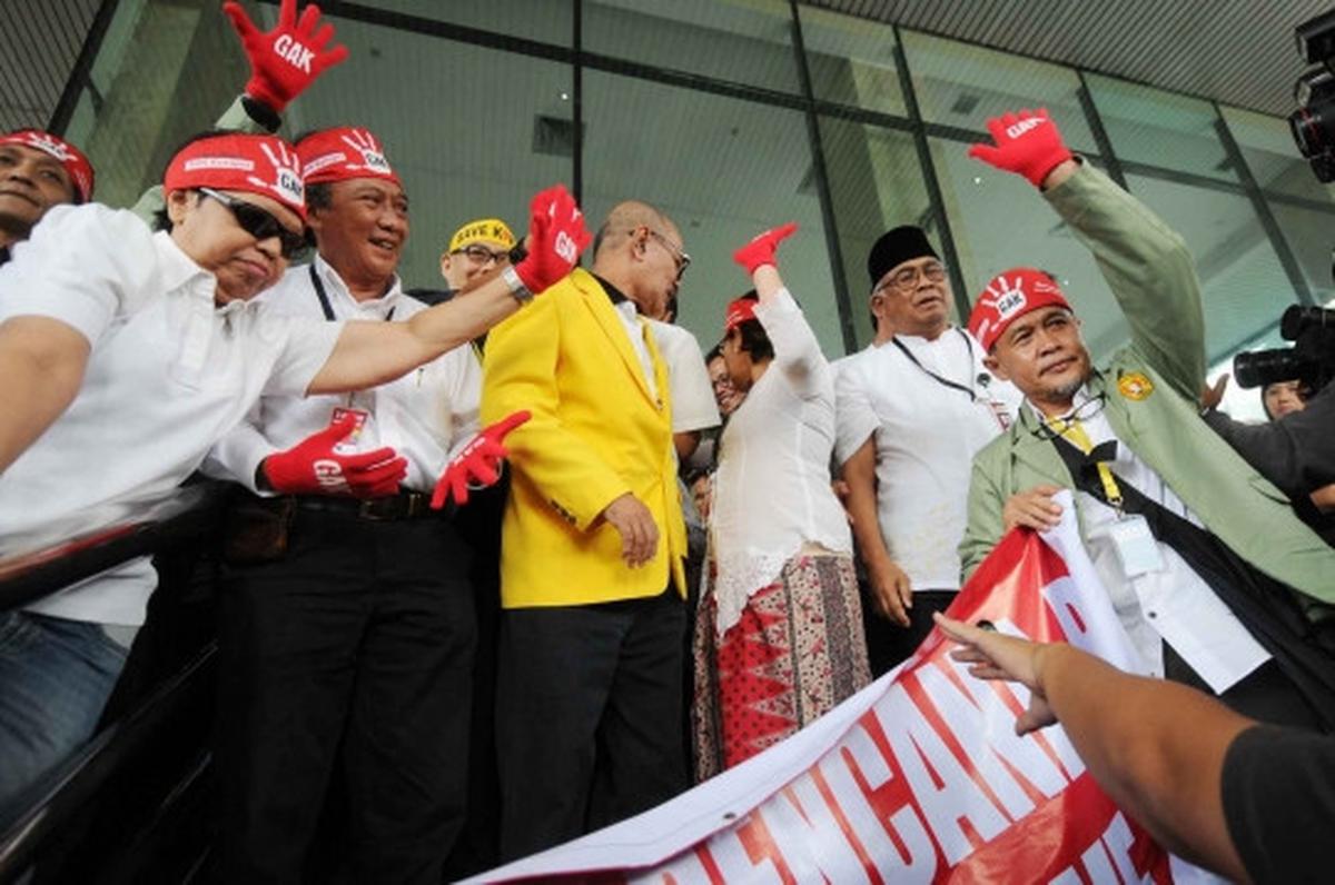 Ruki cs dan massa antikorupsi kompak menolak revisi UU KPK