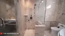 Ini dia penampakkan kamar mandi Aurel Hermansyah, terlihat seperti kamar mandi hotel ya [YouTube/The Hermansyah A6]