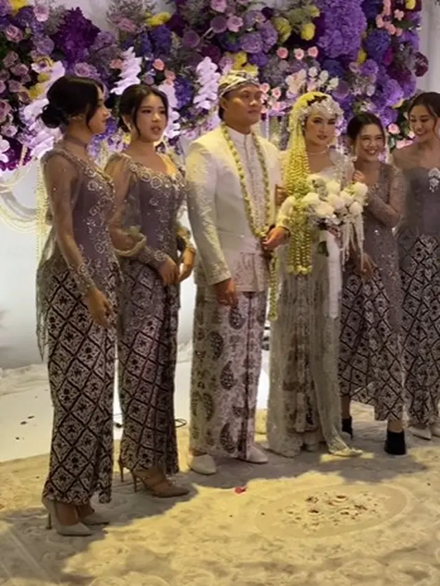 Bridesmaid pernikahan Rizky Febian dan Mahalini (Instagram/thebridestory)