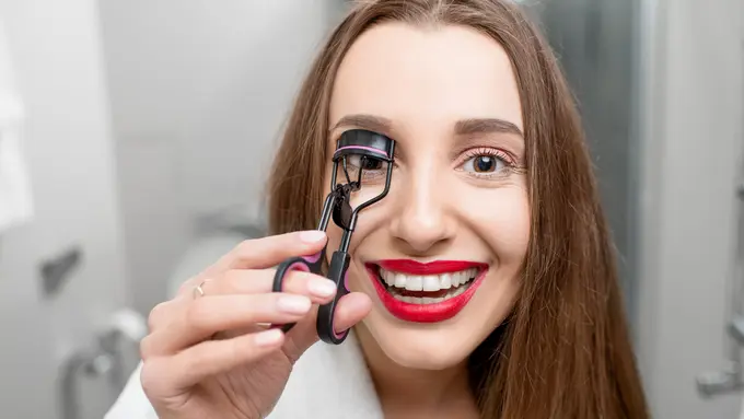 Ilustrasi penjepit bulu mata