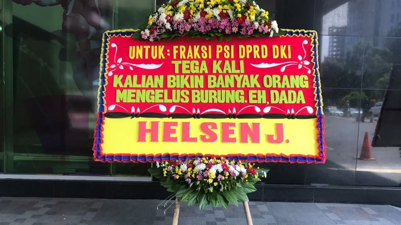 Karangan bunga untuk Fraksi PSI dari warga usai membongkar usulan tak wajar di anggaran DKI Jakarta