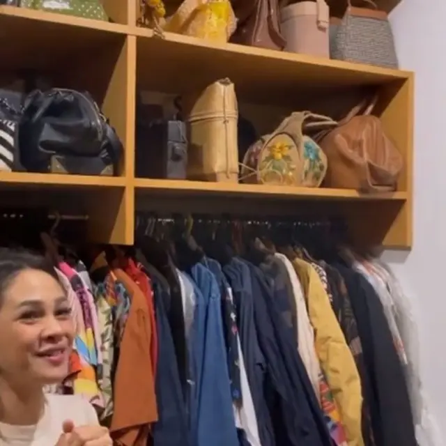 Mengintip Walk In Closet Andien, Ada Tempat untuk Baju Tak Terpakai Lagi