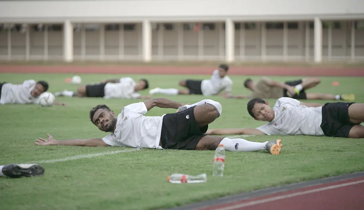 Pemain Timnas Indonesia, Adam Alis, saat mengikuti sesi latihan perdana di Stadion Madya, Jakarta, Jumat (7/8/2020) sore WIB. Sebanyak 24 pemain Timnas Indonesia jalani latihan perdana dengan mengikuti protokol kesehatan. (dok.PSSI)