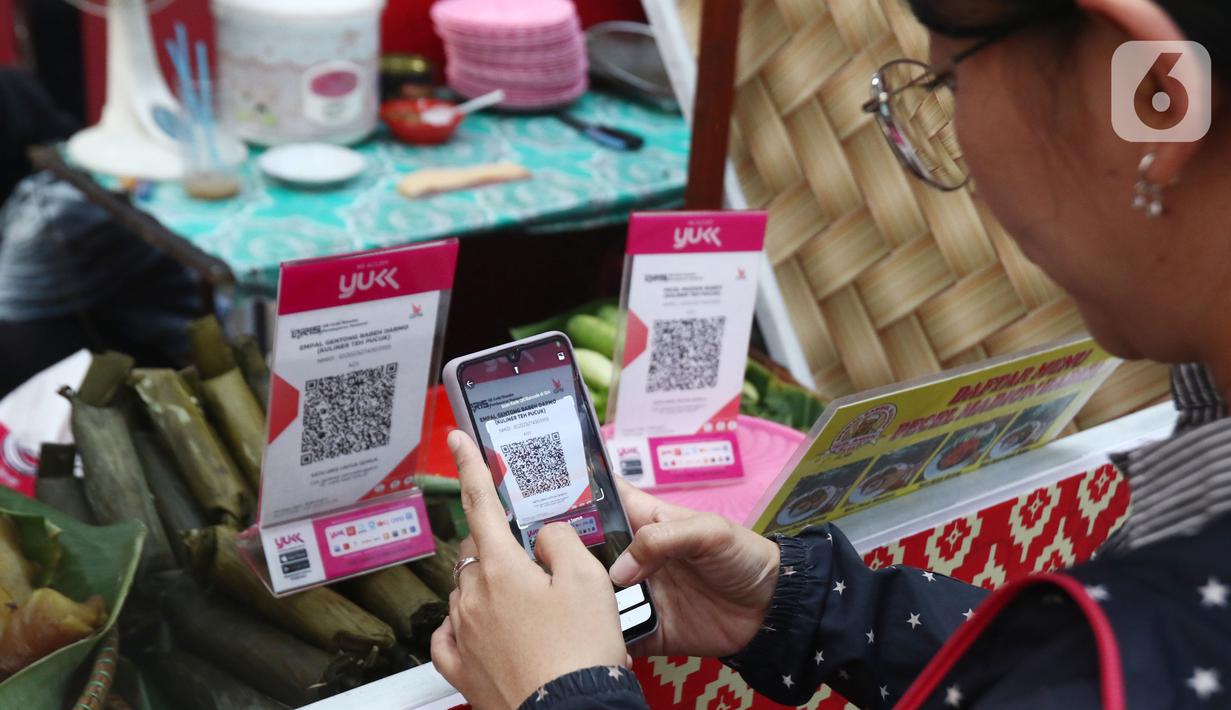 Berdasarkan data BI, ternyata volume transaksi yang di bawah Rp 100 ribu itu 70 persen dari UMi-nya, dan UMi sendiri itu 30 persen dari total hampir 27 juta merchant QRIS.  (Liputan6.com/Angga Yuniar)
