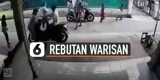 VIDEO: Ngeri, Pria Tabrak Seorang Wanita di Pinggir Jalan, Ini Dia Penyebabnya