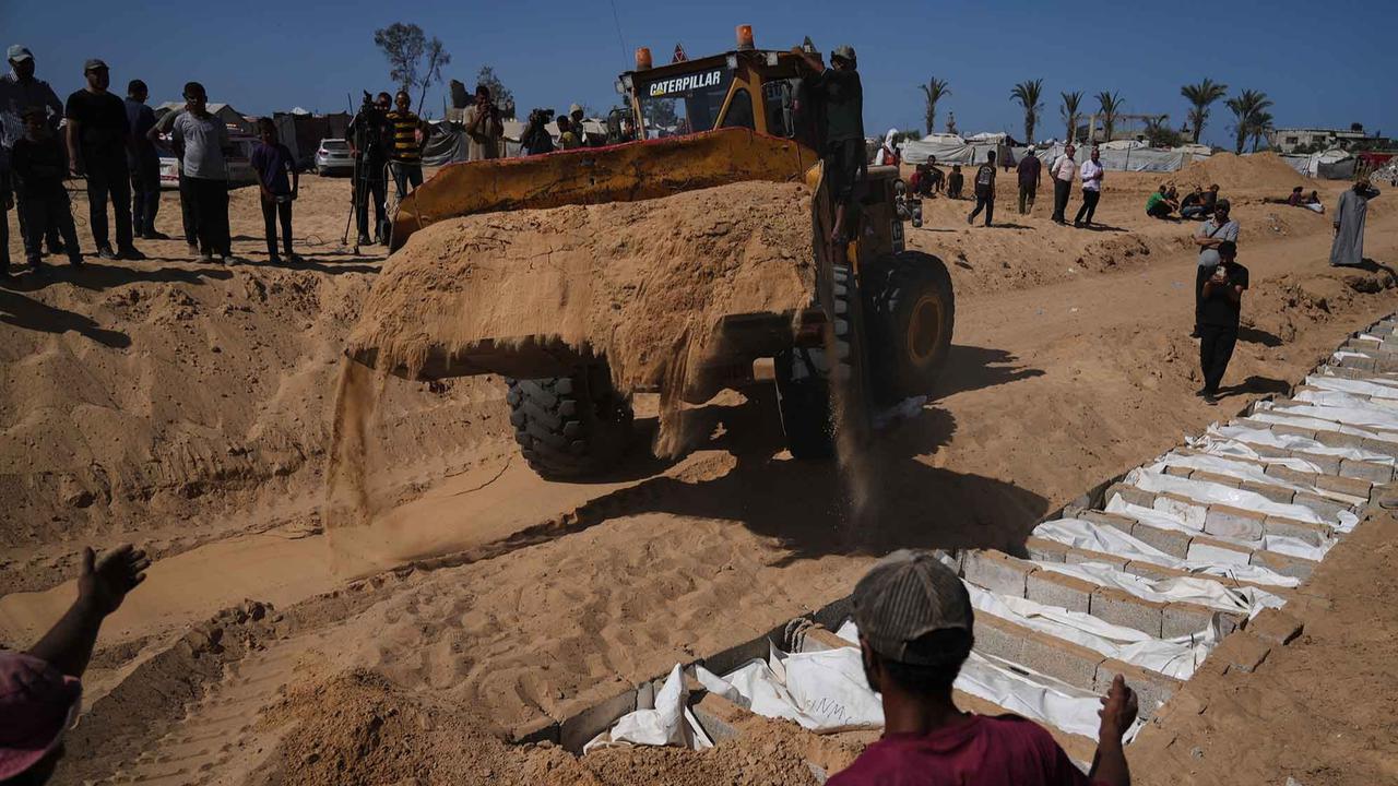 FOTO: Pemakaman Massal Warga Palestina yang Ditahan Israel di Gaza