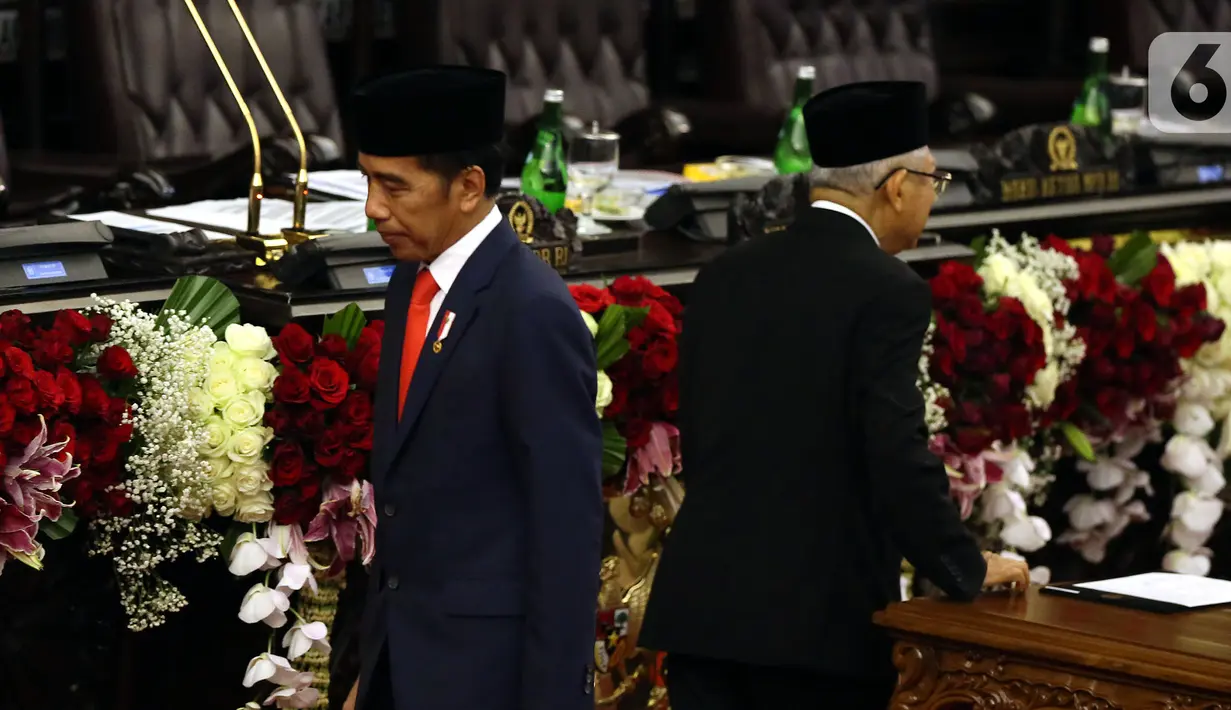 Joko Widodo atau Jokowi (kiri) dan Ma'ruf Amin (kanan) usai menandatangani berkas saat dilantik sebagai Presiden-Wakil Presiden RI periode 2019-2024 di Gedung Nusantara, Jakarta, Minggu (20/10/2019). Jokowi dan Ma'ruf Amin resmi menjadi Presiden dan Wakil Presiden RI. (Liputan6.com/JohanTallo)