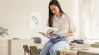 Ilustrasi membaca buku. Credit: pexels.com/Mikhail