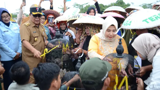 Raudhatul Jannah Bersama Perempuan Kalsel Menanam 3.500 Pohon di Taman Hutan Hujan Tropis Indonesia