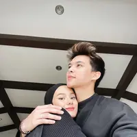 Dinda Hauw dan Rey Mbayang. (Foto: Dok. Instagram @rey_mbayang)