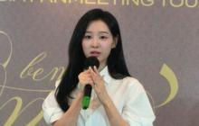 Serba Serbi Press Conference Kim Ji Won 1st Fan Meeting Tour (Be My One) in Jakarta, Cantik Pakai Dress Putih