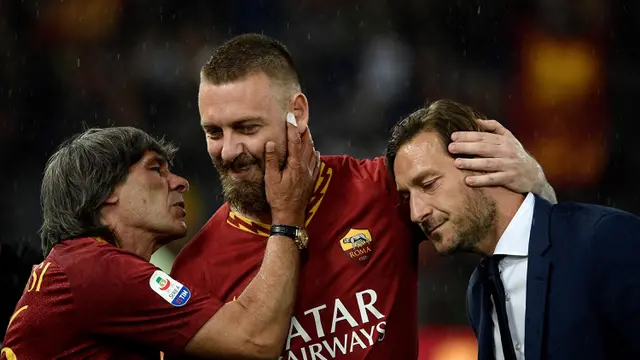 Foto: 6 Legenda Klub yang akhirnya Pensiun di Klub Lain, termasuk Alessandro Del Piero dan Steven Gerrard