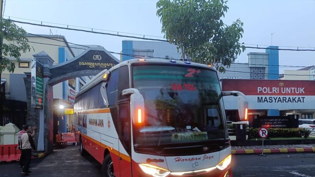 KPK Tangkap Bupati Tulungagung, 12 Pejabat Dibawa ke Surabaya untuk Pemeriksaan Lanjutan
