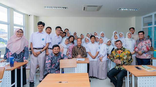 Menteri Perindustrian Agus Gumiwang Kartasasmita