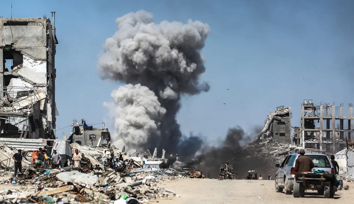 Serangan militer Israel kembali menewaskan sedikitnya 30 warga Palestina dan melukai puluhan lainnya di seluruh Jalur Gaza pada 25 Mei 2025. (Bashar TALEB/AFP)