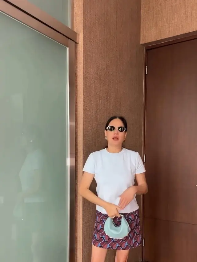 Gaya Donna Harun saat Akan Kumpul dengan Sahabat Curi Perhatian. (instagram/donnaharunofficial)