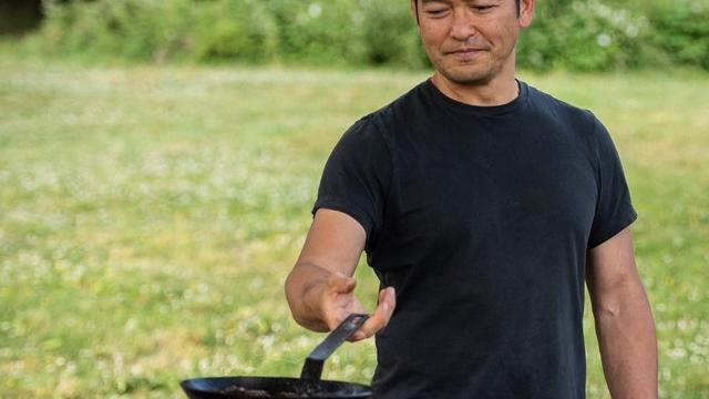 Chef Amerika Olah Jangkrik Jadi Sushi Goreng, Hasil Berburu di Taman Kota