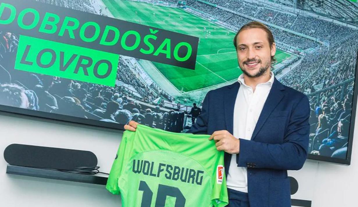 Setelah dua musim menjadi bagian Rennes, Lovro Majer akhirnya memilih hengkang ke VfL Wolfsburg pada awal musim 2023/2024. Ia didatangkan Wolfsburg dengan mahar 25 juta euro dan terikat kontrak selama 5 tahun hingga 30 Juni 2028. (vfl-wolfsburg.de)