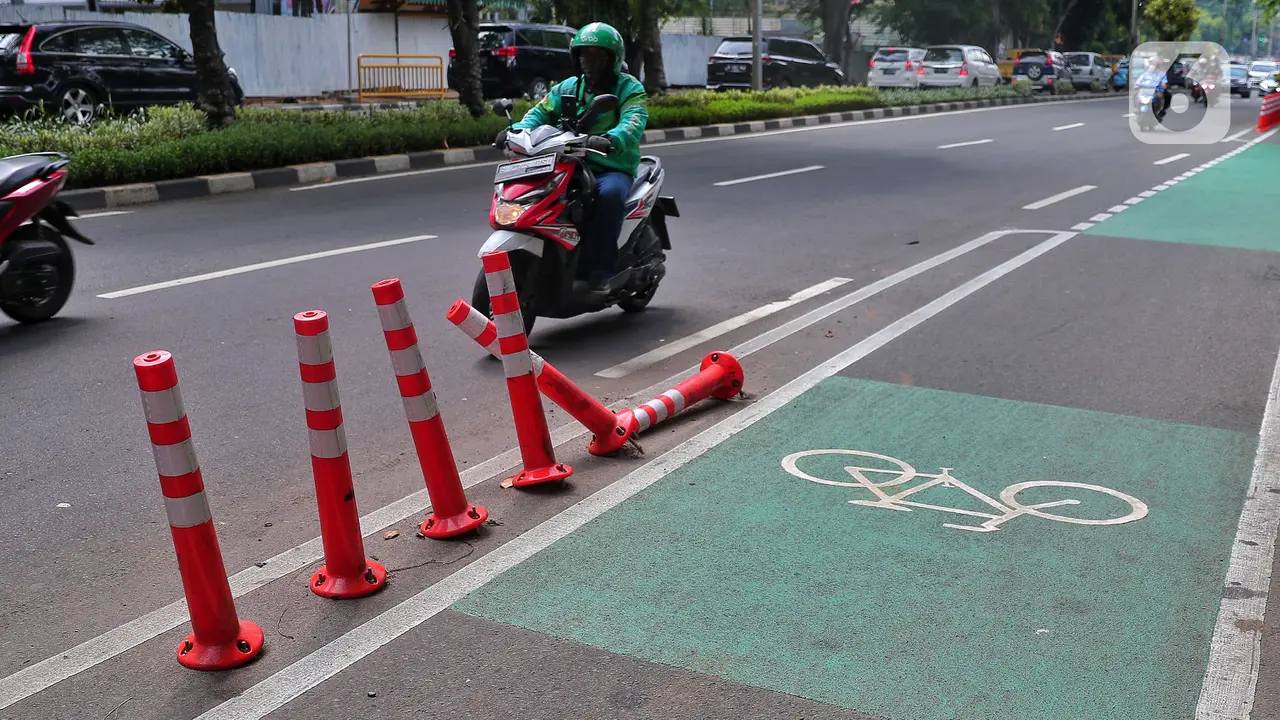 Pembatas Jalur Sepeda Mulai Tak Terawat dan Usang