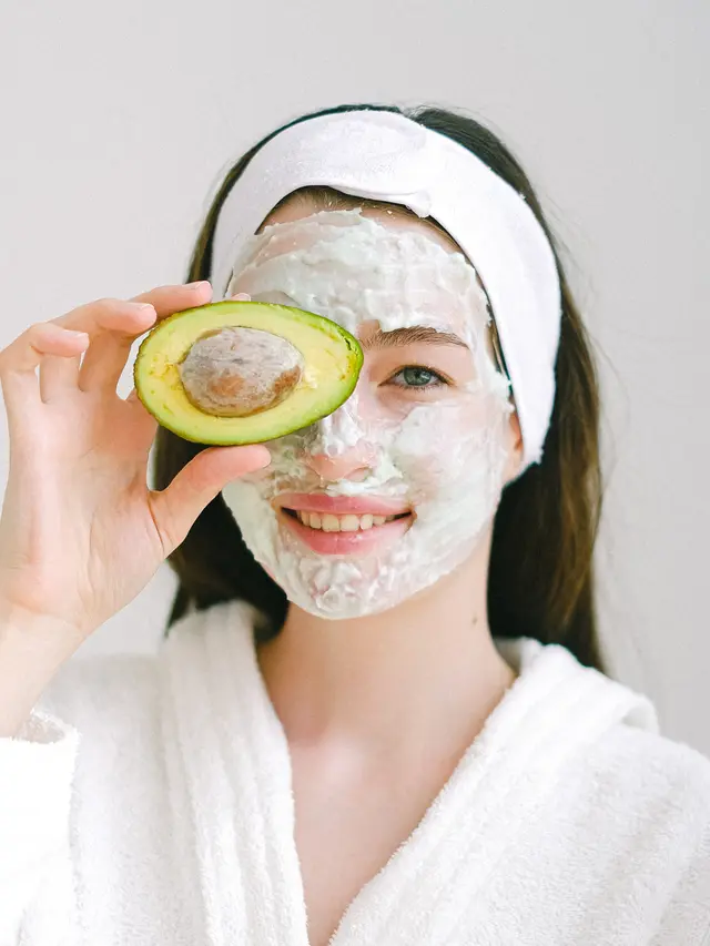 Titik Kritis Penuaan, Ini 5 Langkah Skincare yang Tepat di Usia 40-an